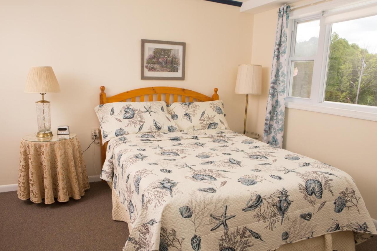 Governor'S Rock Motel Shaftsbury Экстерьер фото