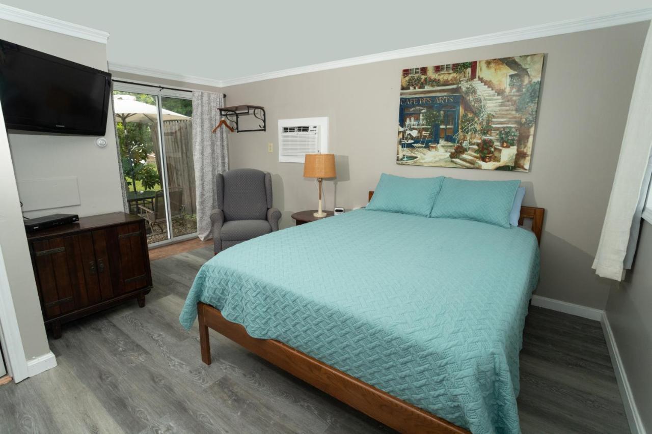 Governor'S Rock Motel Shaftsbury Экстерьер фото