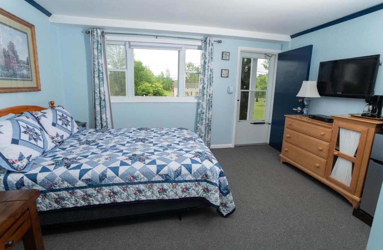 Governor'S Rock Motel Shaftsbury Экстерьер фото