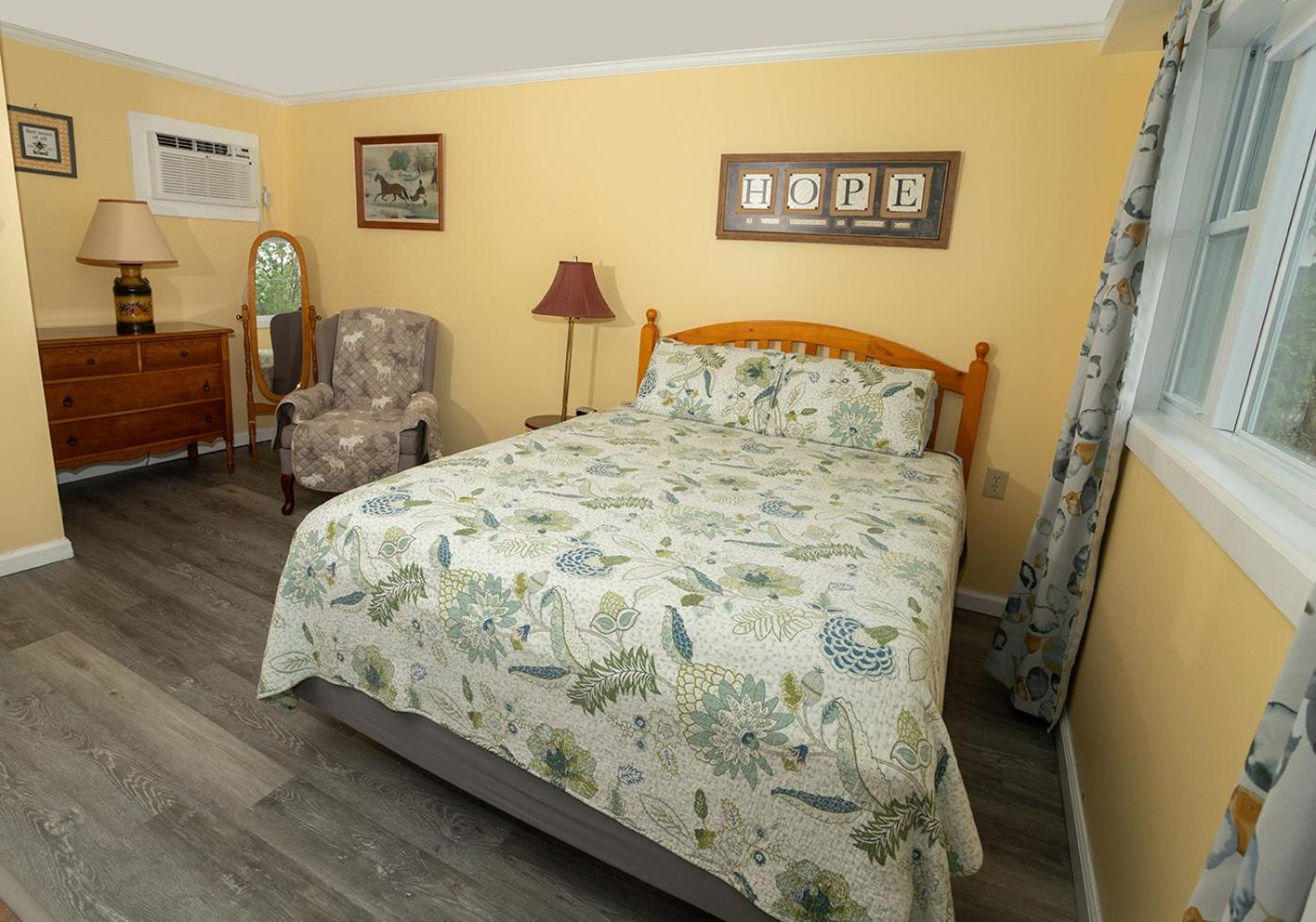 Governor'S Rock Motel Shaftsbury Экстерьер фото