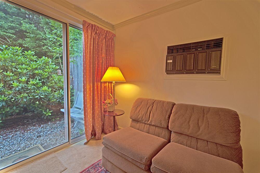 Governor'S Rock Motel Shaftsbury Экстерьер фото