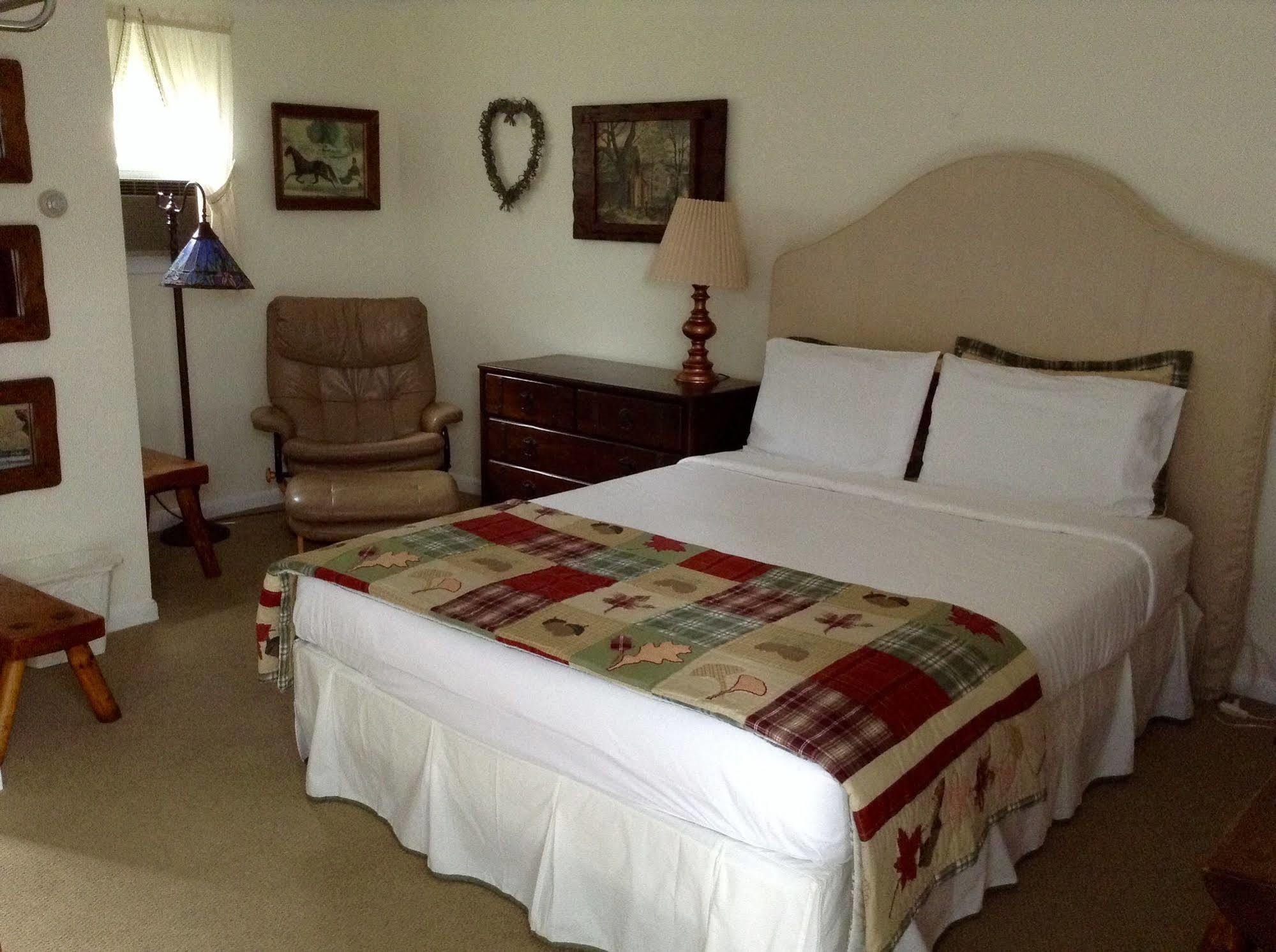Governor'S Rock Motel Shaftsbury Экстерьер фото