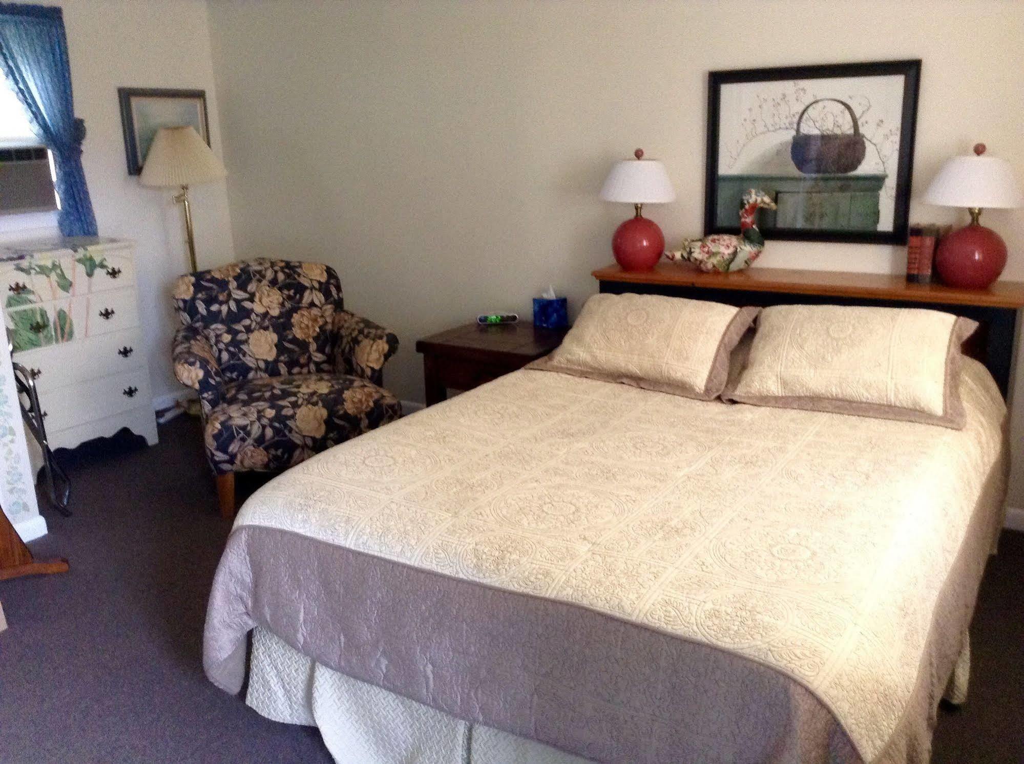 Governor'S Rock Motel Shaftsbury Экстерьер фото